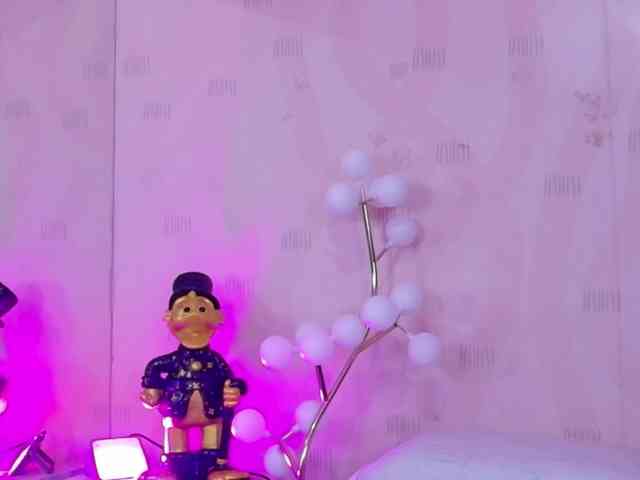naughtymommyy's live room