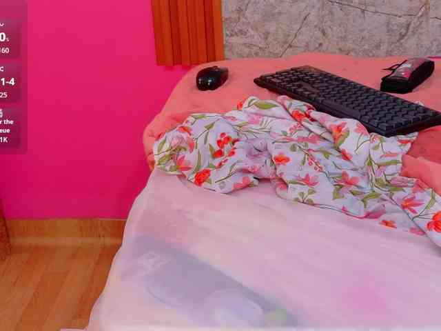 NaughtyMommyy webcam