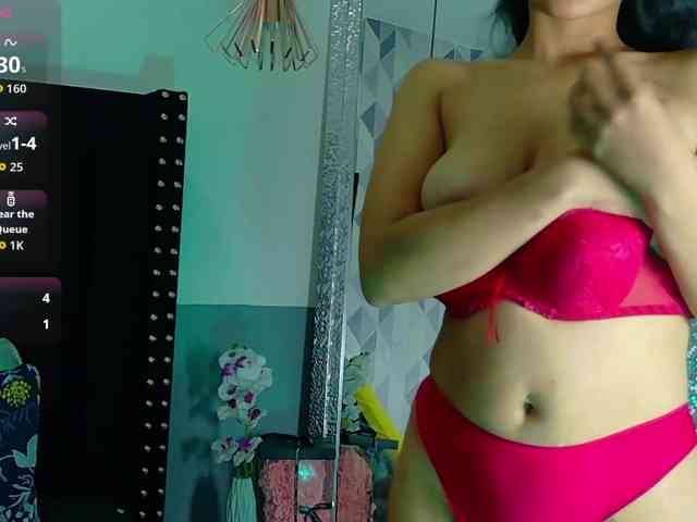 NaughtyMommyy webcam