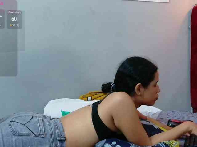 NaughtyMommyy webcam