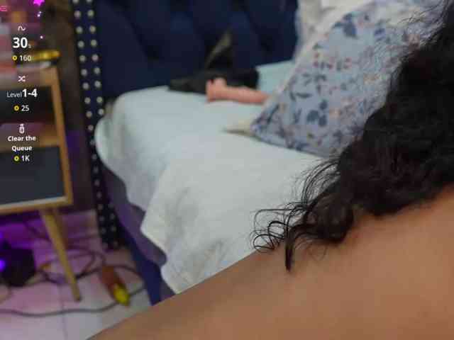 NaughtyMommyy webcam