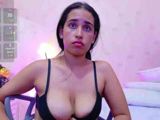 NaughtyMommyy webcam