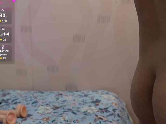 NaughtyMommyy webcam