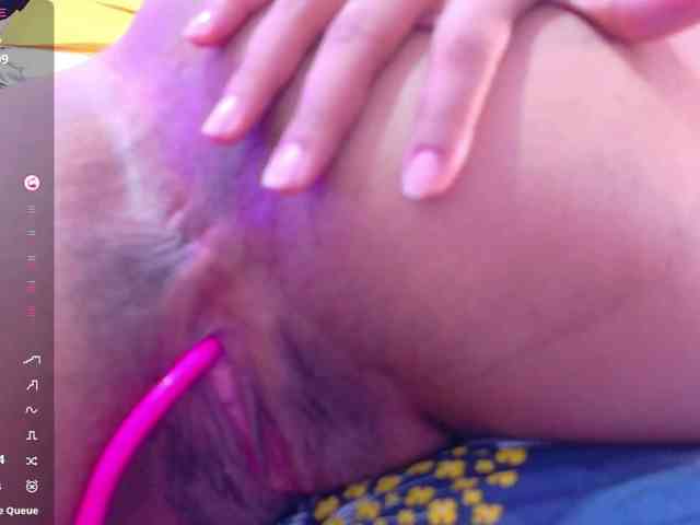 NaughtyMommyy webcam