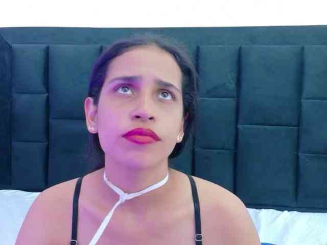 NaughtyMommyy webcam