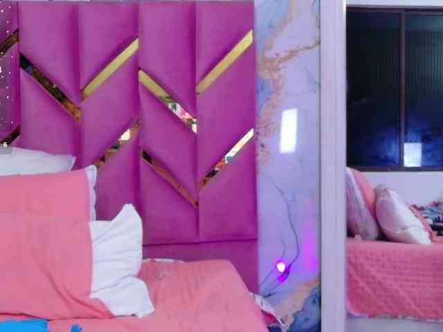 NaughtyMommyy webcam