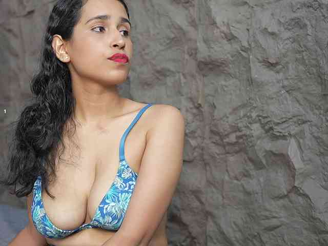 NaughtyMommyy webcam