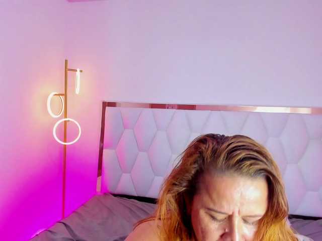 IsabellaBennet live cam preview