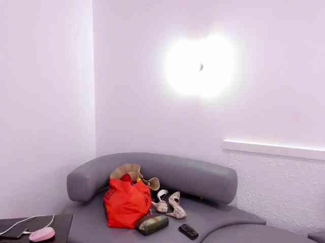 IsabellaBennet webcam