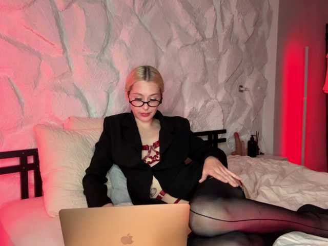 leilaelli live cam on BongaCams
