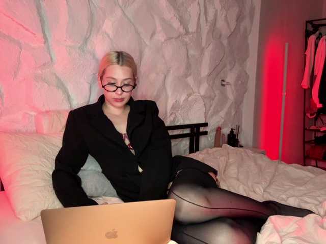 leilaelli live cam on BongaCams