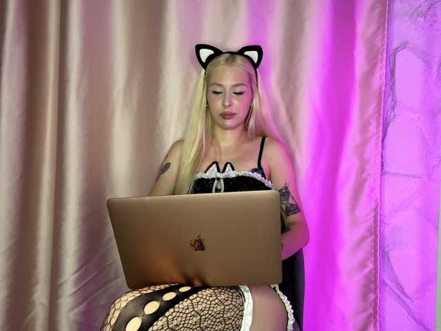 leilaelli live cam on BongaCams