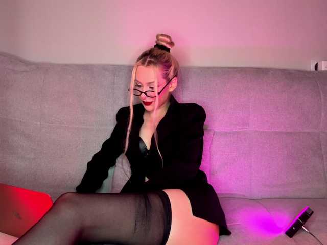 leilaelli live cam on BongaCams