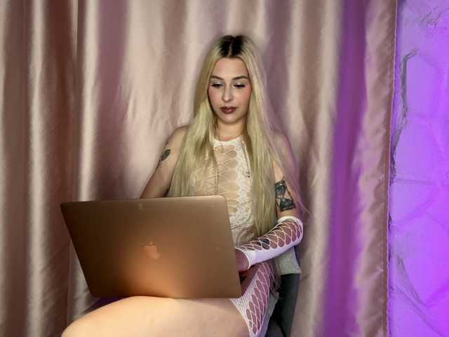 leilaelli live cam on BongaCams