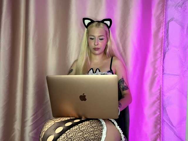 leilaelli live cam on BongaCams