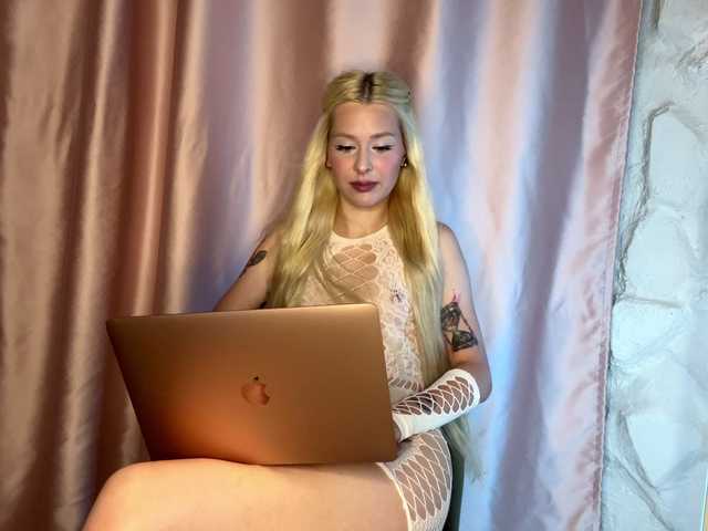 leilaelli live cam on BongaCams