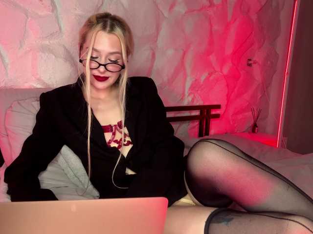 leilaelli live cam on BongaCams