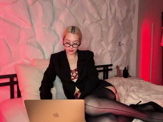 leilaelli live cam