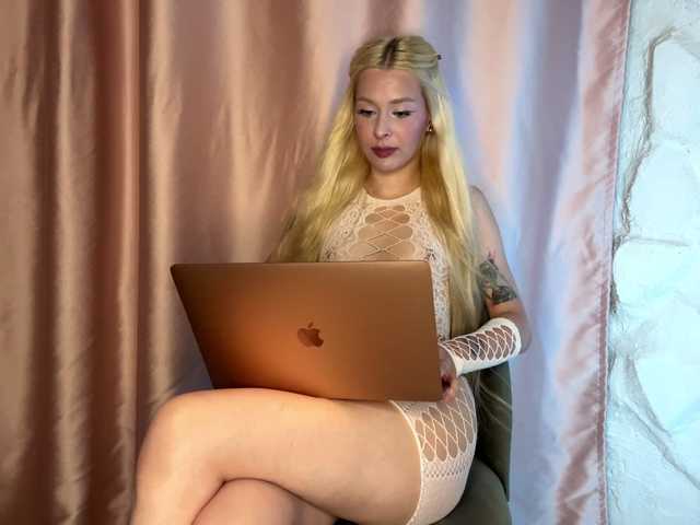 leilaelli live cam on BongaCams