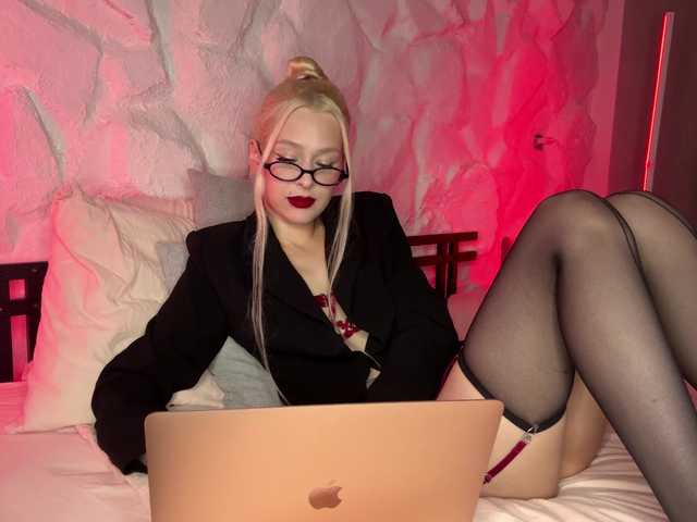 leilaelli live cam on BongaCams