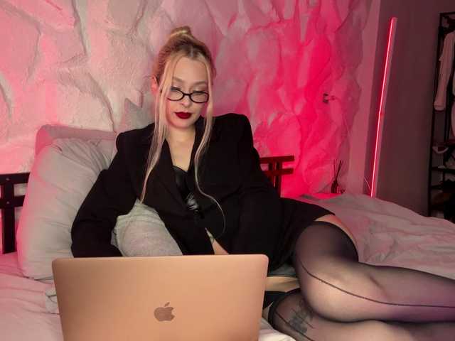 leilaelli live cam on BongaCams
