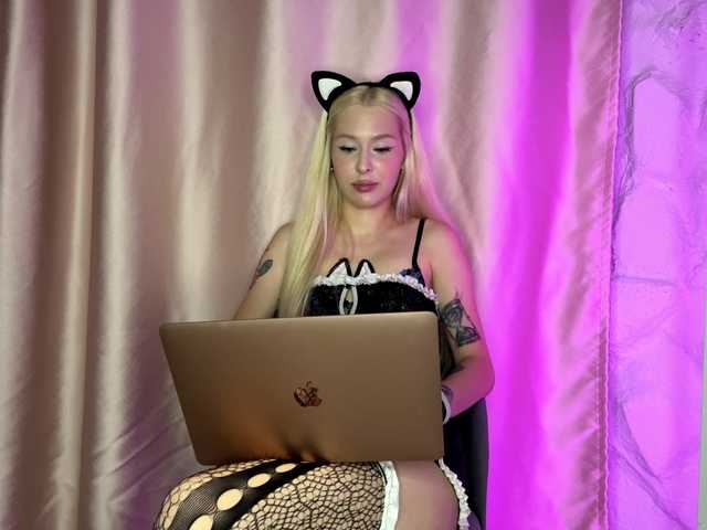 leilaelli live cam on BongaCams