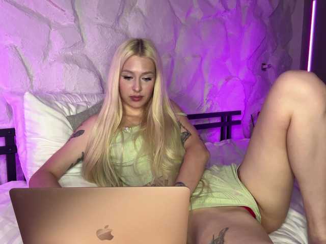 leilaelli live cam on BongaCams
