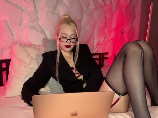 leilaelli live cam on BongaCams
