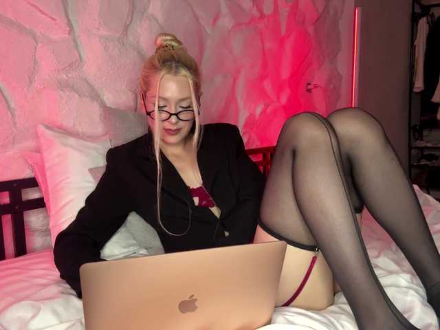 leilaelli live cam on BongaCams