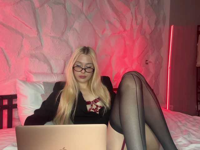 leilaelli live cam on BongaCams