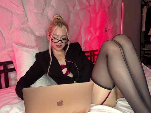 leilaelli webcam