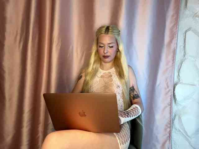 leilaelli webcam