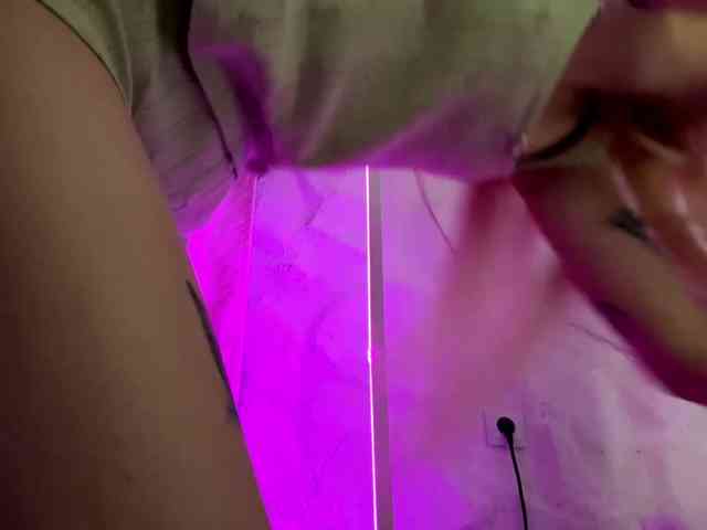 leilaelli webcam