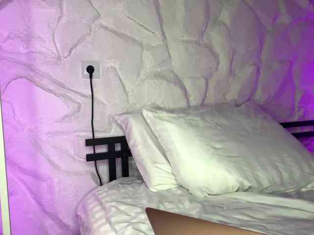 leilaelli webcam
