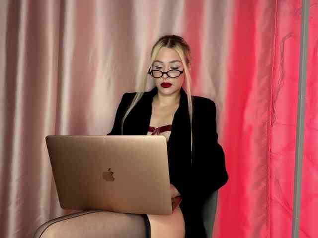 leilaelli webcam
