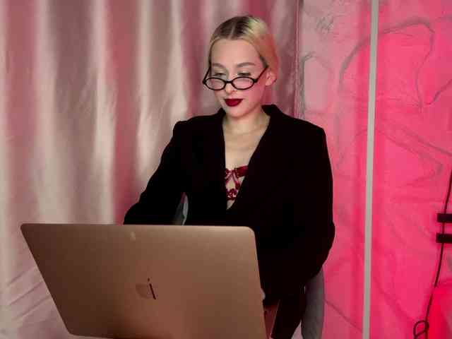 leilaelli webcam