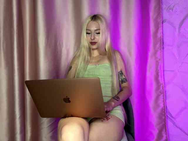 leilaelli webcam