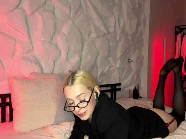 leilaelli webcam