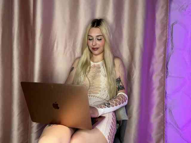 leilaelli webcam