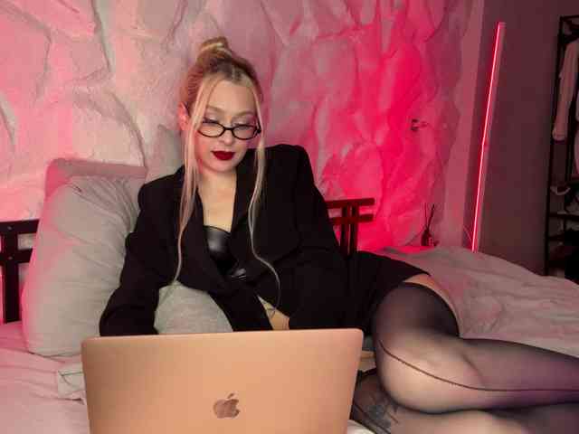 leilaelli webcam