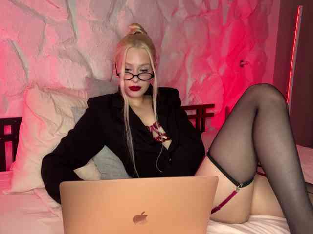 leilaelli webcam
