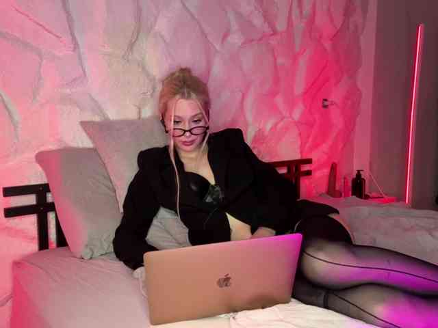 leilaelli webcam