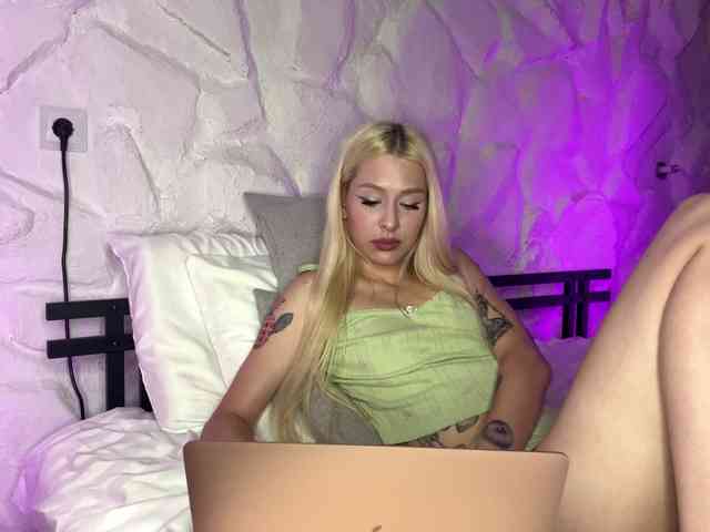leilaelli webcam