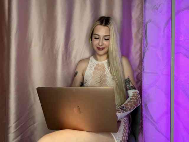 leilaelli webcam