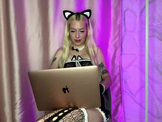 leilaelli webcam
