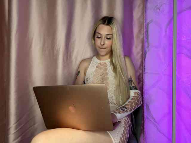 leilaelli webcam
