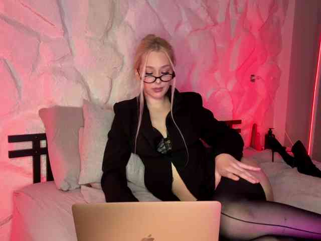 leilaelli webcam