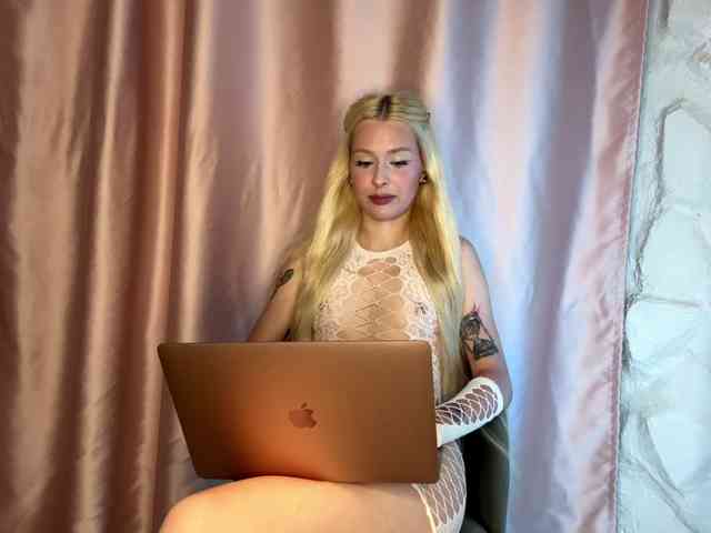 leilaelli webcam