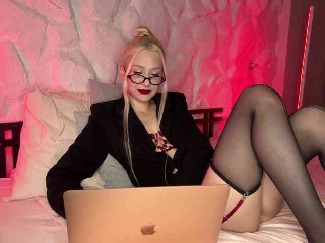 leilaelli webcam