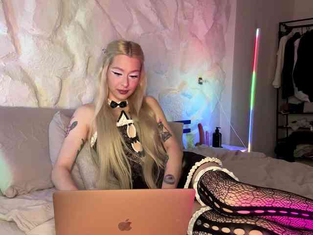 leilaelli webcam